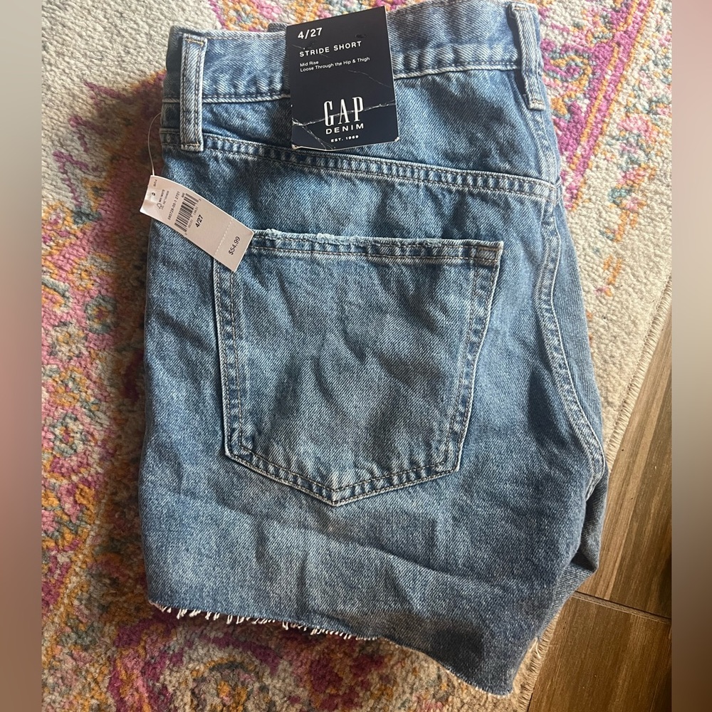 GAP Midrise Denim Stride Short - Picture 6 of 7